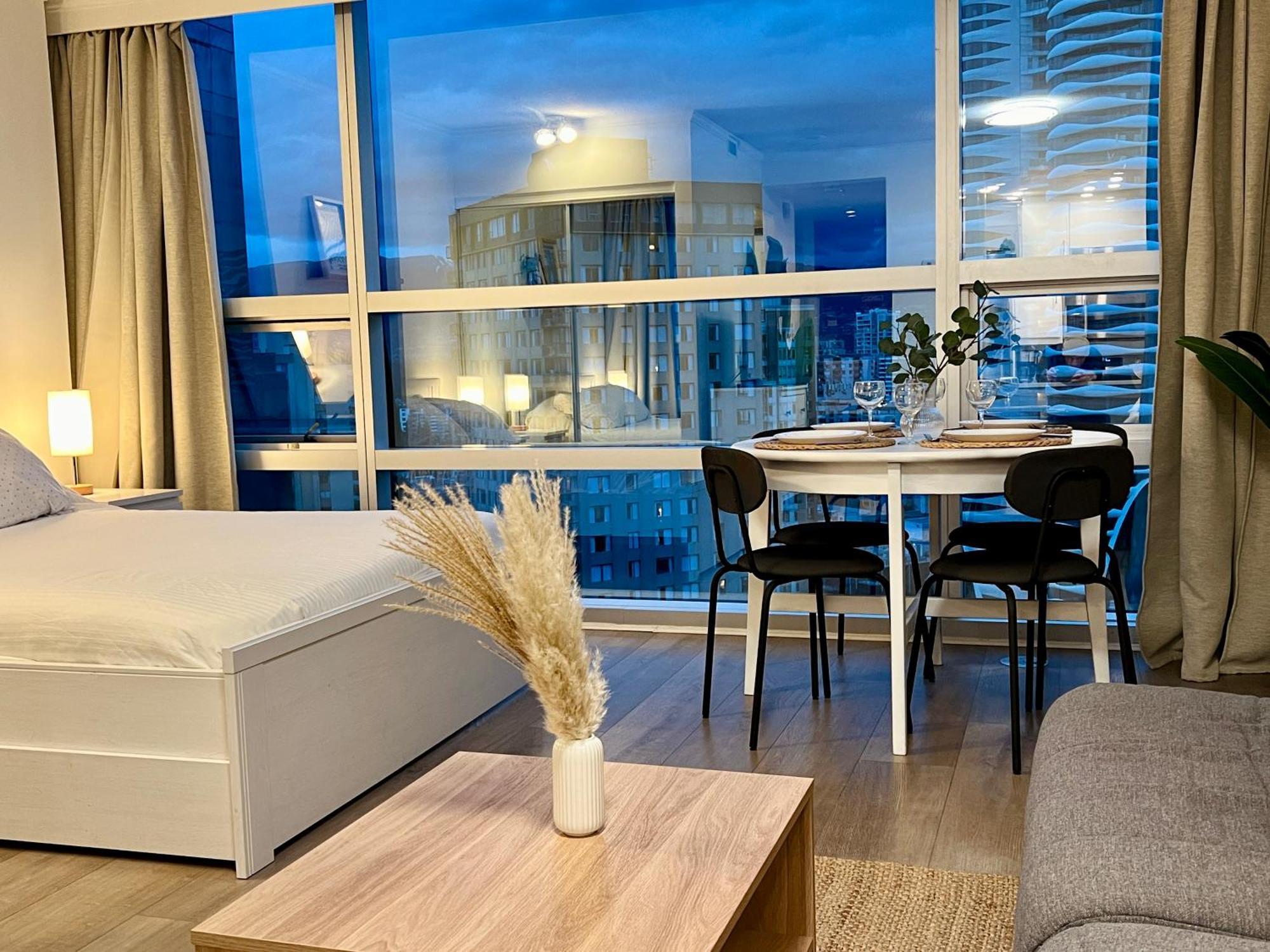 Apartament Stunning Skyline Views In A Cozy And Stylish Abode Vancouver Zewnętrze zdjęcie