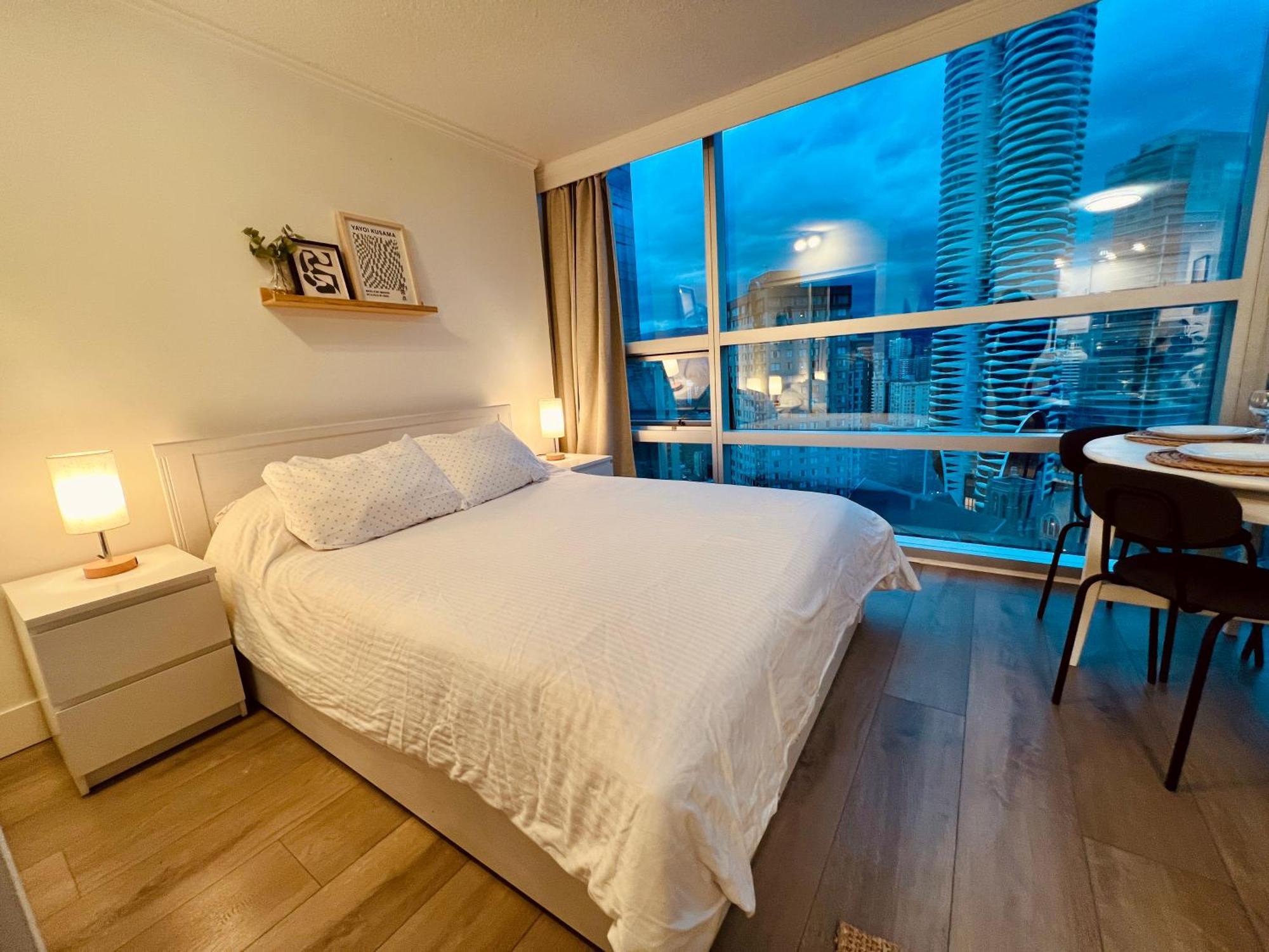Apartament Stunning Skyline Views In A Cozy And Stylish Abode Vancouver Zewnętrze zdjęcie